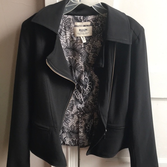 Blazer - Picture 1 of 1